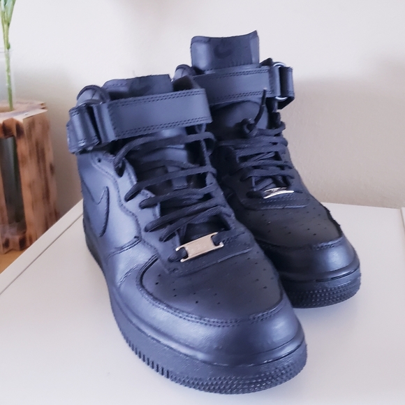 NIKE AIR FORCE 1 MID '07 "TRIPLE BLACK" - 8 US - Picture 13 of 14